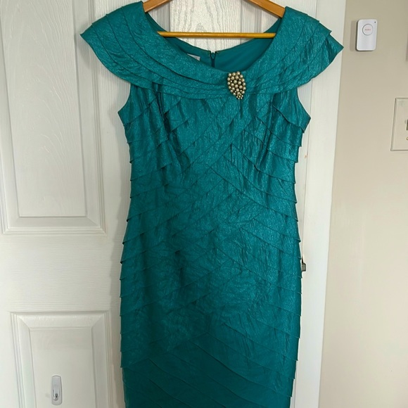 London Times Dresses & Skirts - Beautiful London times brand. Color is stunning